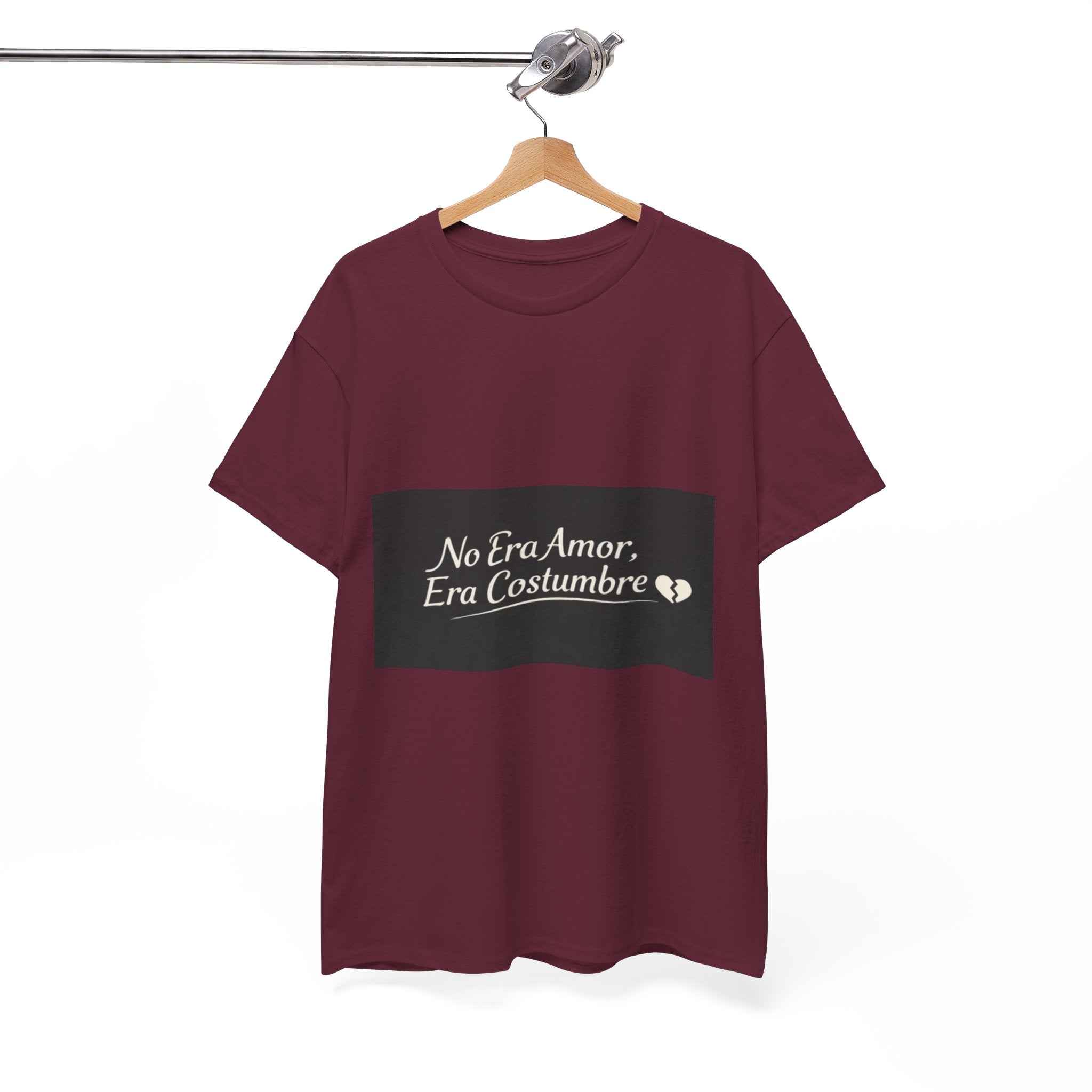 T‑Shirt — "No Era Amor, Era Costumbre" Spanish Phrase Graphic Tee
