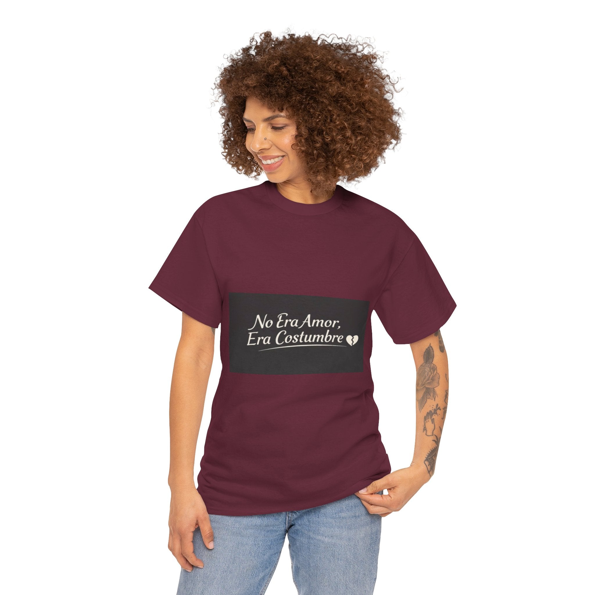 T‑Shirt — "No Era Amor, Era Costumbre" Spanish Phrase Graphic Tee