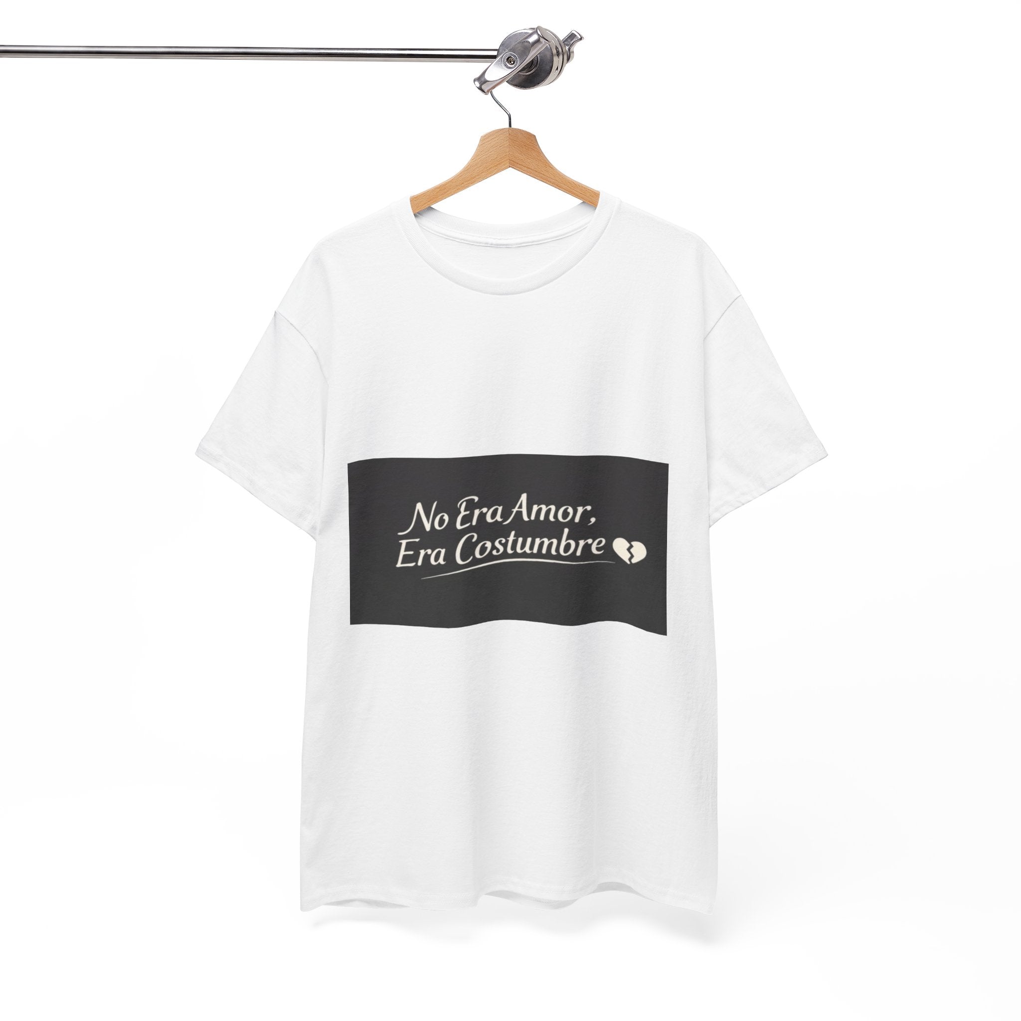 T‑Shirt — "No Era Amor, Era Costumbre" Spanish Phrase Graphic Tee