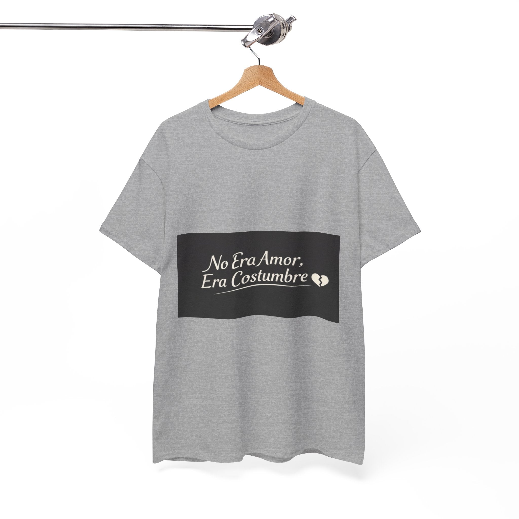T‑Shirt — "No Era Amor, Era Costumbre" Spanish Phrase Graphic Tee