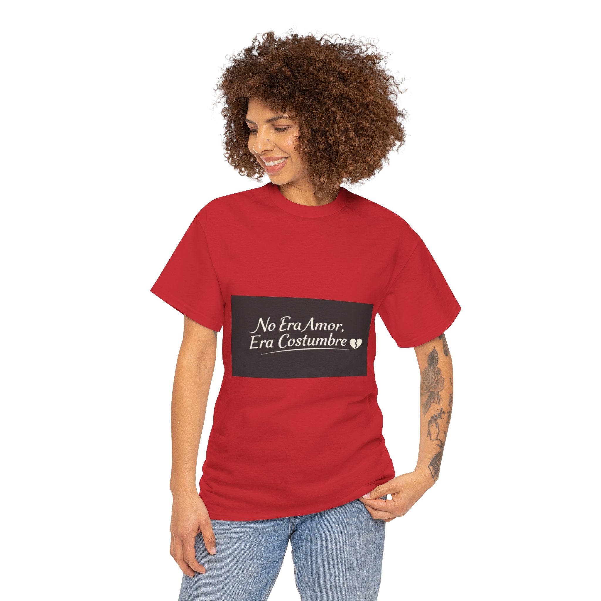 T‑Shirt — "No Era Amor, Era Costumbre" Spanish Phrase Graphic Tee