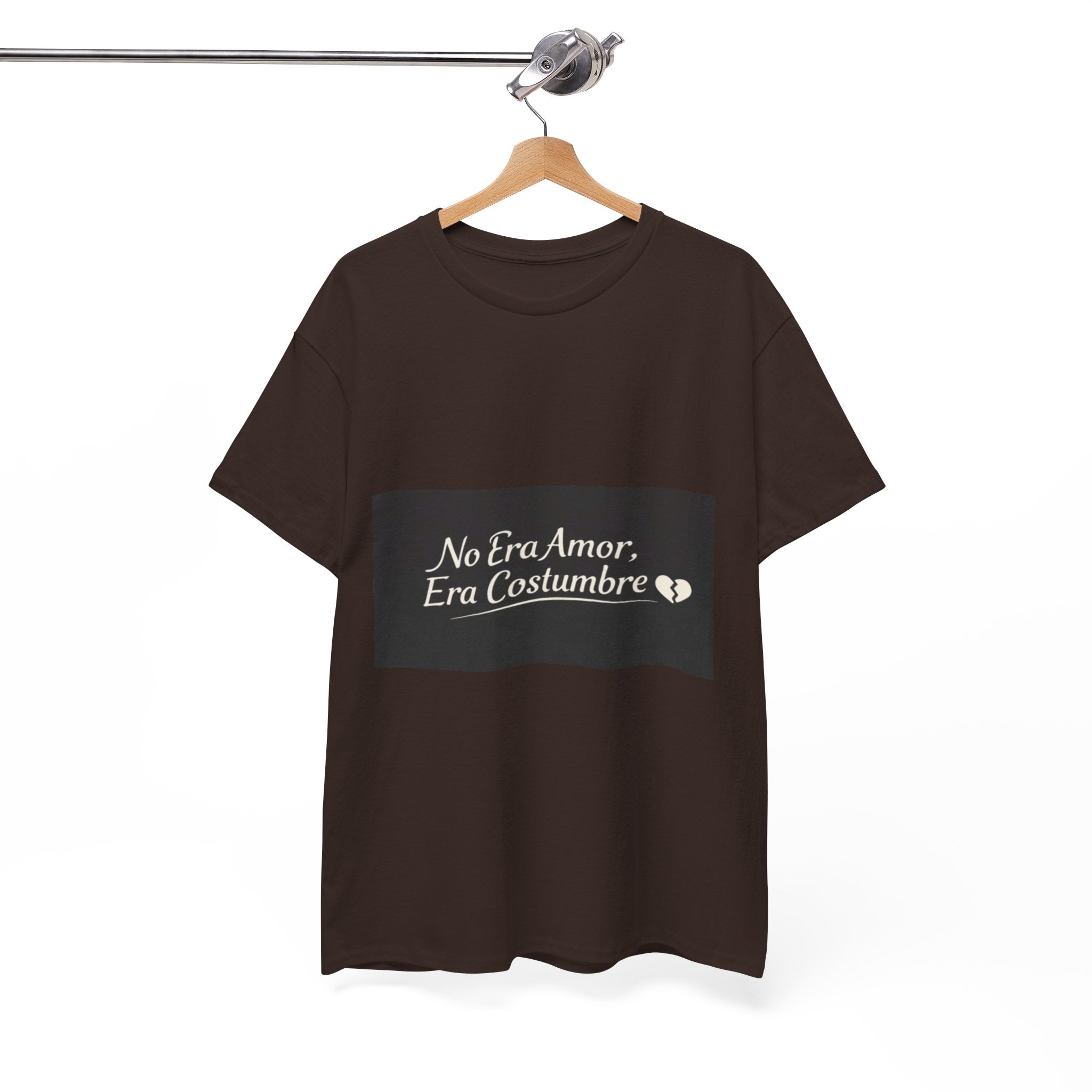 T‑Shirt — "No Era Amor, Era Costumbre" Spanish Phrase Graphic Tee