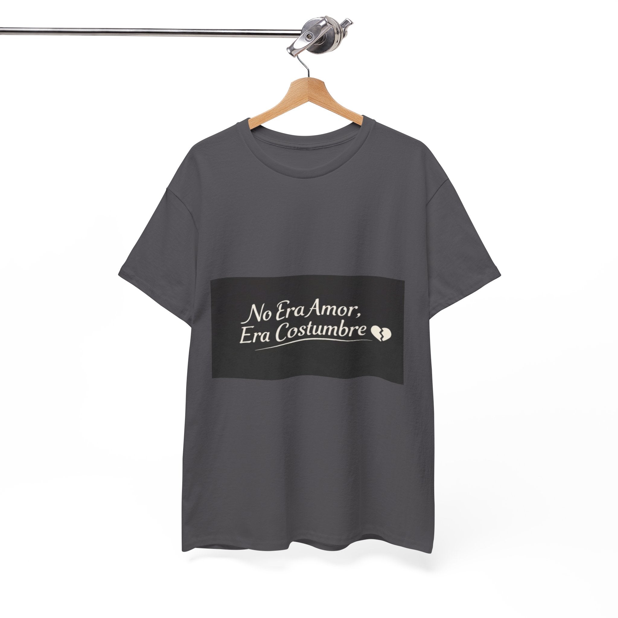 T‑Shirt — "No Era Amor, Era Costumbre" Spanish Phrase Graphic Tee