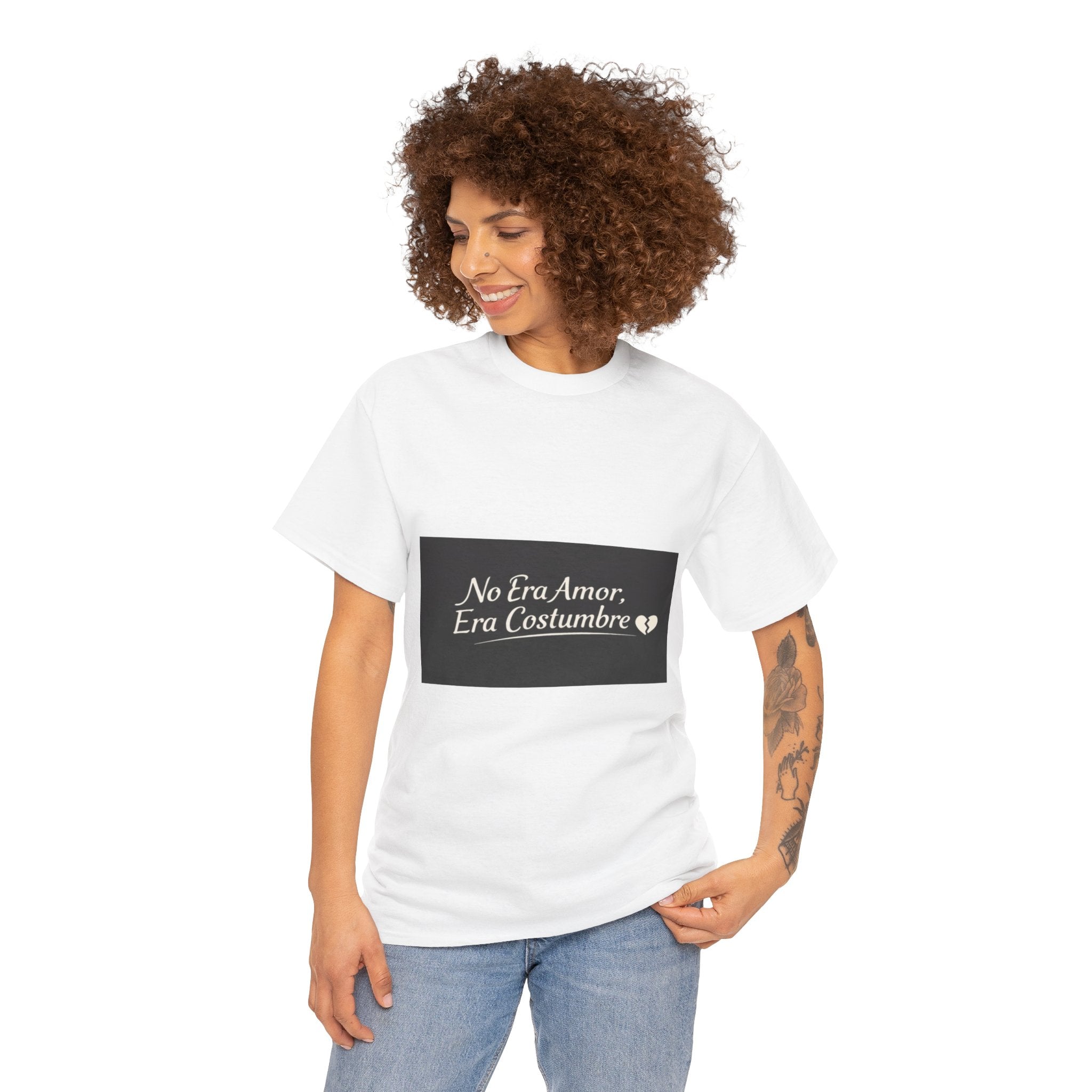 T‑Shirt — "No Era Amor, Era Costumbre" Spanish Phrase Graphic Tee