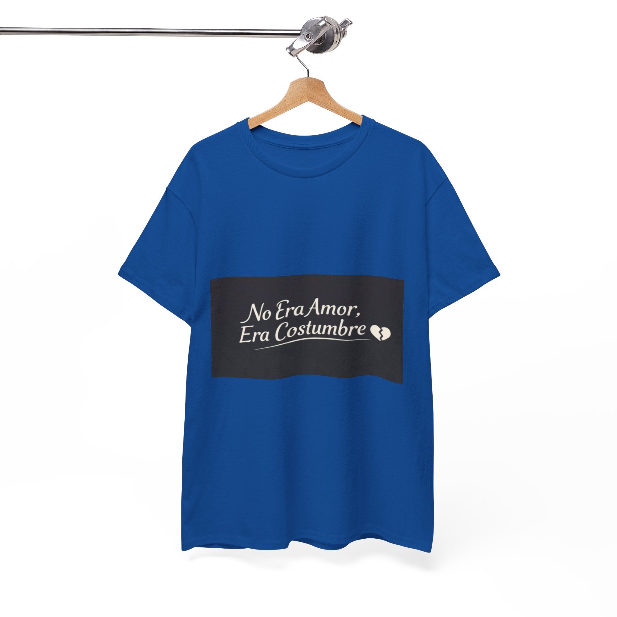 T‑Shirt — "No Era Amor, Era Costumbre" Spanish Phrase Graphic Tee