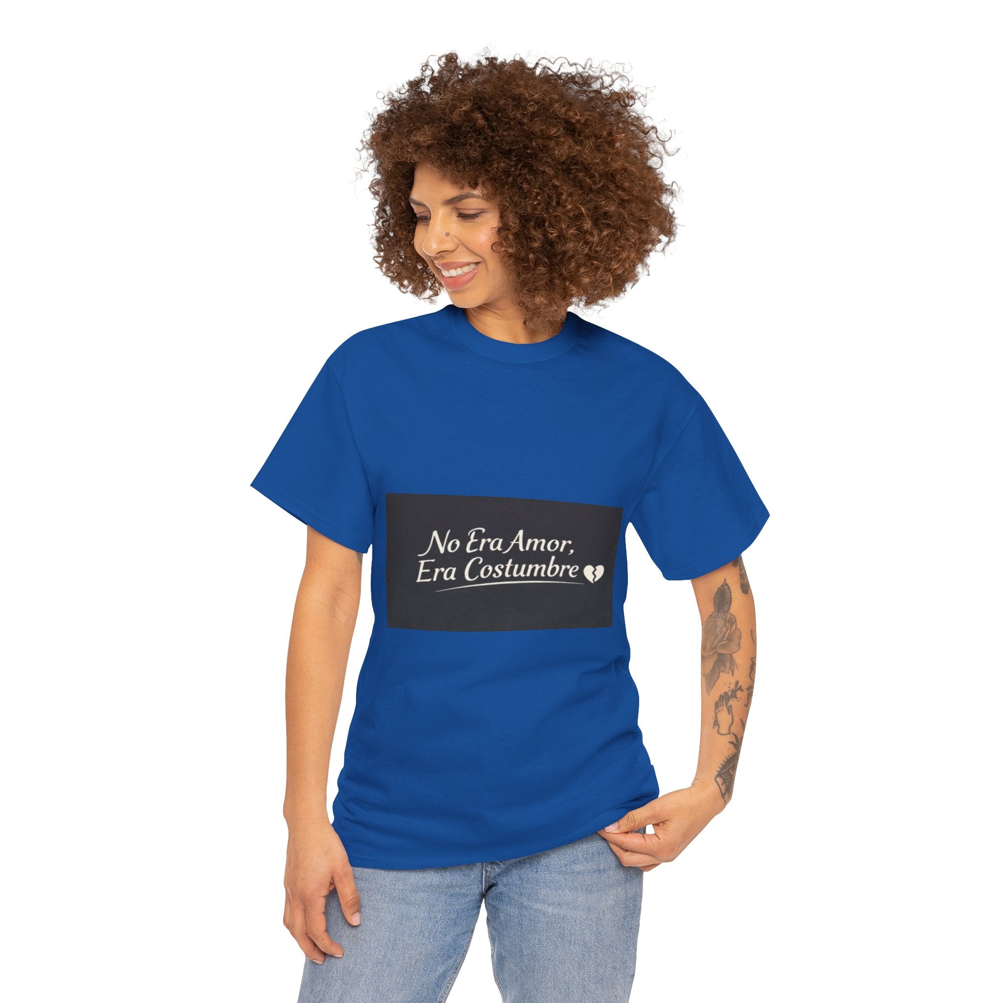 T‑Shirt — "No Era Amor, Era Costumbre" Spanish Phrase Graphic Tee